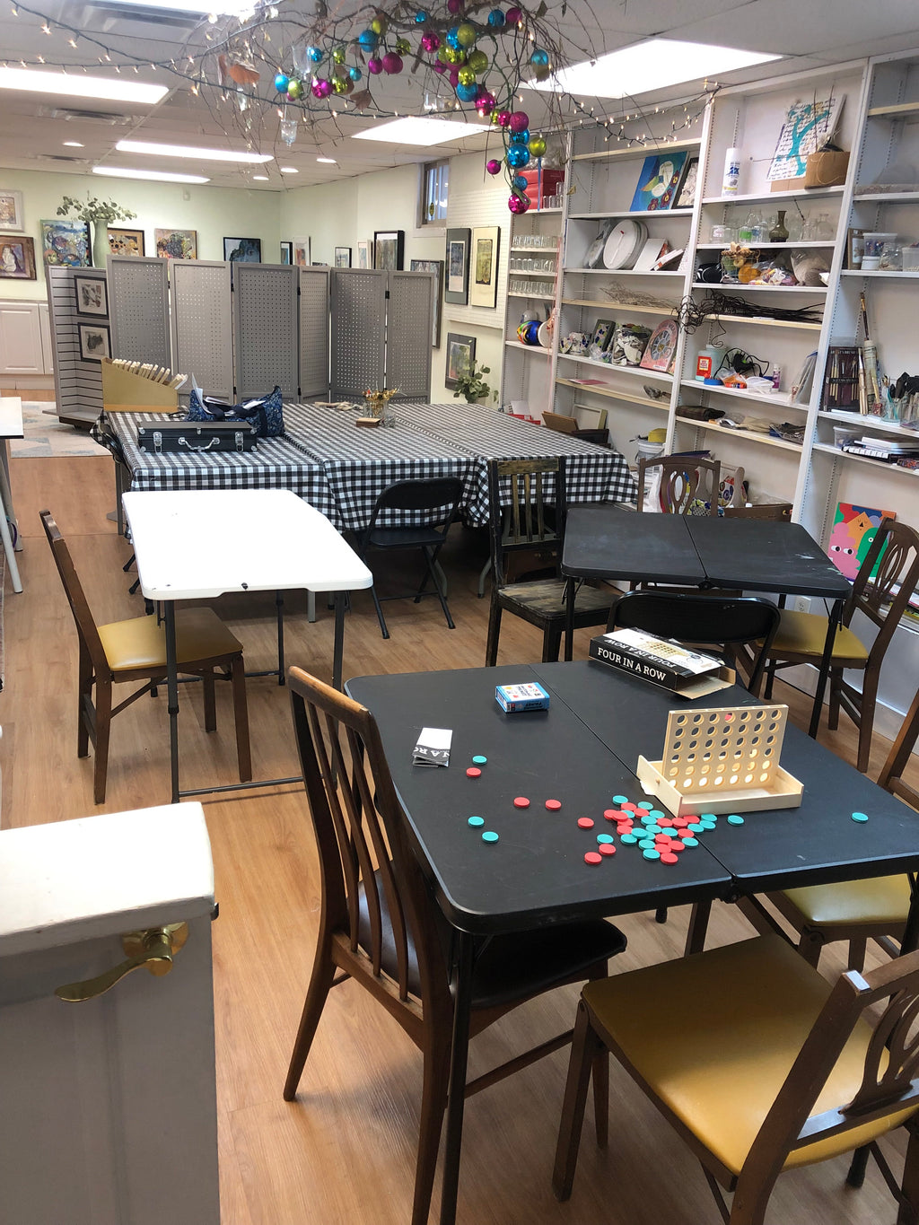 Merriman and Pfister’s Marketplace • Delmar, NY Create Your Signature Scent: Perfume Making Workshop April 18 | SAT • 12PM EST