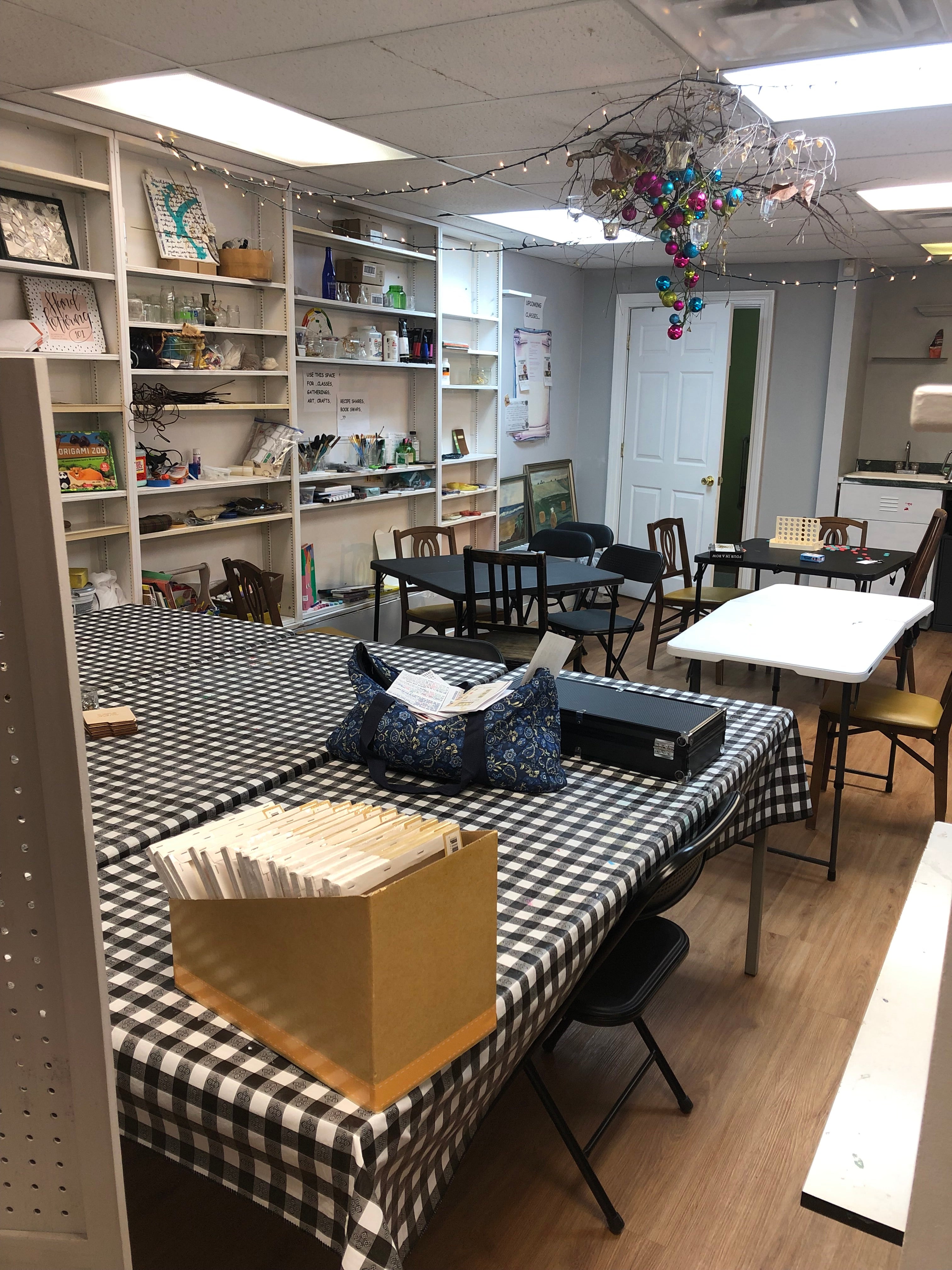 Merriman and Pfister’s Marketplace • Delmar, NY Create Your Signature Scent: Perfume Making Workshop April 18 | SAT • 12PM EST