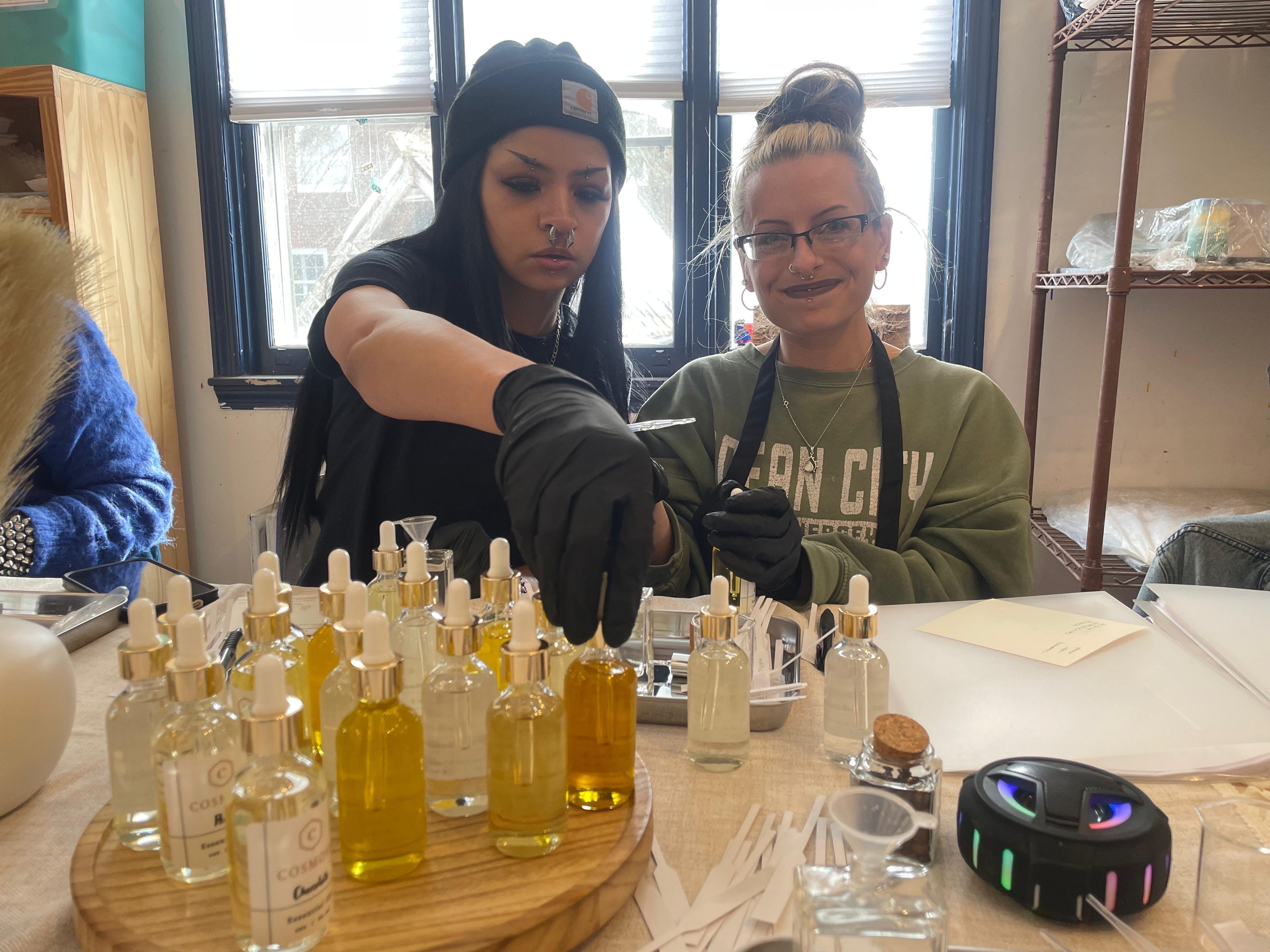 Merriman and Pfister’s Marketplace • Delmar, NY Create Your Signature Scent: Perfume Making Workshop April 18 | SAT • 12PM EST